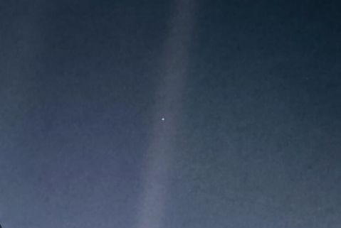 Pale Blue Dot(창백한 푸른 점)